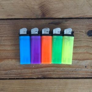 3 Multicolor CUE Lighters